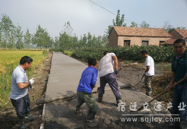 實施“精準(zhǔn)扶貧” 推進(jìn)貧困村道路建設(shè).png